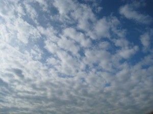 昼のひつじ雲