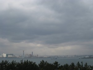 雲の多い大阪ベイサイド