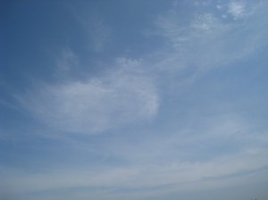 青空に映える巻雲
