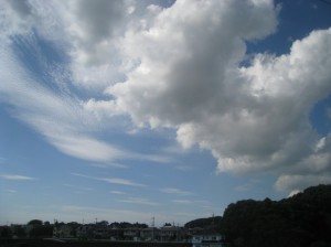 上層巻積雲と下層積雲のコラボ (茨城県土浦市)