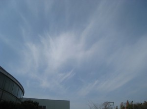 すじ雲(巻雲) は天気悪化の予兆