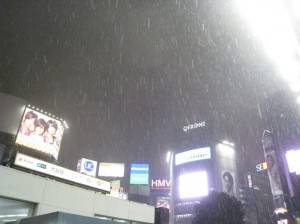 雪が舞う渋谷
