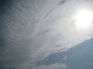 巻層雲は天気悪化の前触れ