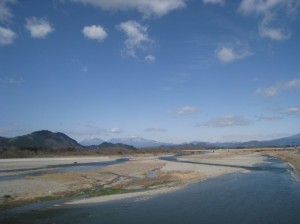 鬼怒川と日光男体山 (栃木県矢板市)