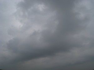 雨雲に覆われる1日