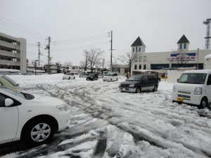 除雪もままらない鳥取市街地