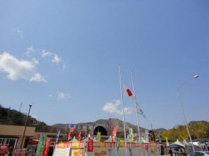 西日本でも半旗 (山陽道 福山SA)