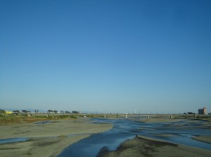雲ひとつなし (静岡市内 安部川)