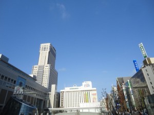 青空広がる札幌駅前