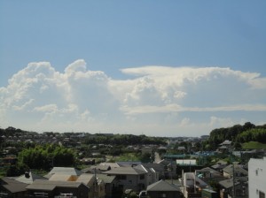 山梨方面の入道雲