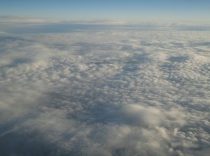 上空の薄雲を俯瞰