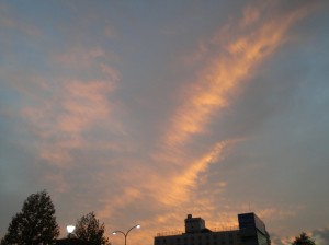 京都駅前の怪しい雲