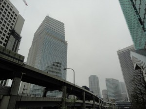 超しぶとい雨 (東京六本木)