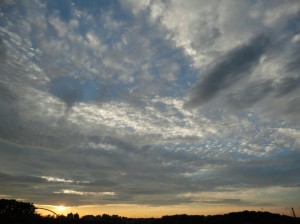 レンズ雲の夕焼け
