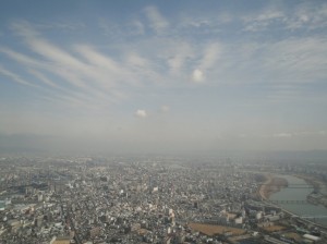 大阪上空の波状雲