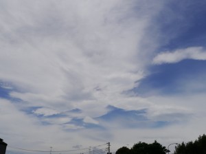 南西風場のレンズ雲
