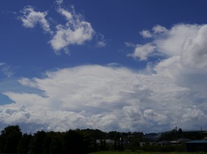竜巻1時間前の積乱雲