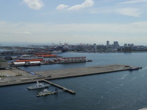 晴天の神戸港