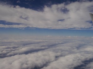 静岡上空から 下の雲はしましま模様