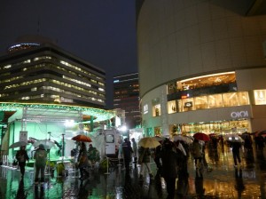 雨の夕方 (東京 新橋)
