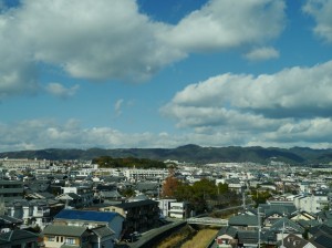 寒気の雲が漂う (大阪市内)