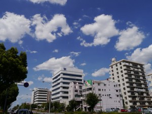 青空に白い雲 (名古屋港)