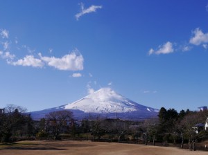 寒風吹きすさぶ富士山