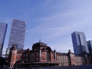 高層雲と東京駅