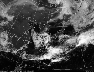 九州西海上で渦巻く雲 (気象衛星可視 11:00)