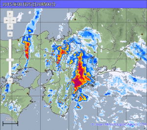 夜になり三重県で猛烈な雨