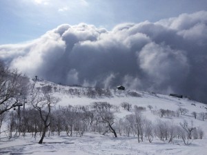 沸き立つ雲海 (ニセコ山頂)