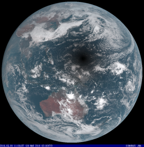 日食エリアの影 (気象庁衛星可視画像 11:00)