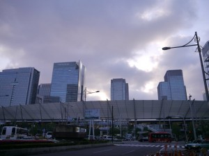 夕方から天気回復 (東京駅八重洲口)