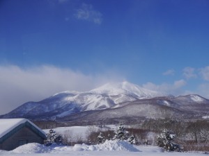一瞬青空のニセコ山