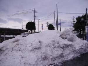 西日本とは思えぬ雪塊 (倉吉市)